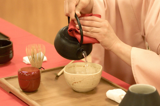 女人喝茶要行扣茶禮嗎，叩茶禮女士能用嗎？