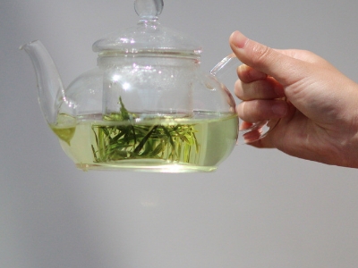 喝茶的好處和壞處分別是什么，長期喝茶有什么危害？