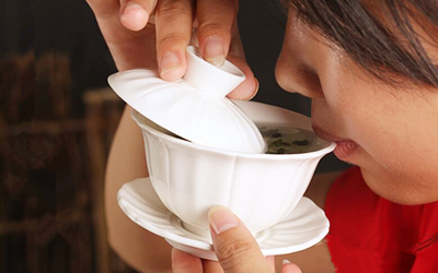 三才蓋碗的正確拿法，三才蓋碗抓碗法圖解