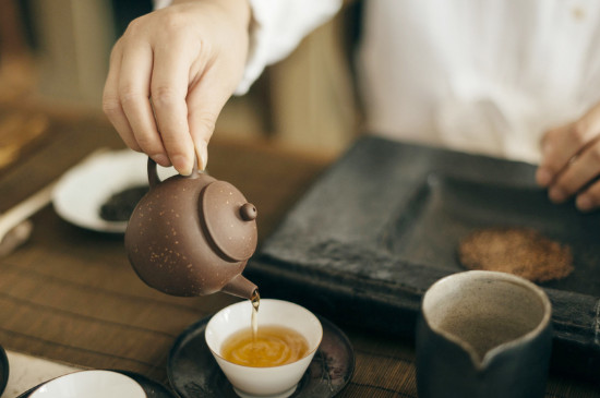 女人喝茶要行扣茶禮嗎，叩茶禮女士能用嗎？