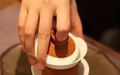 三才蓋碗的正確拿法，三才蓋碗抓碗法圖解