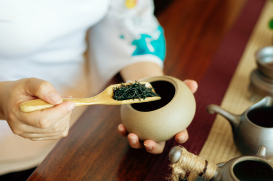 女人喝茶要行扣茶禮嗎，叩茶禮女士能用嗎？