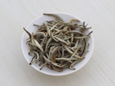 白茶品質(zhì)如何區(qū)分，白茶的優(yōu)劣質(zhì)量辨別方法
