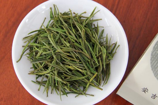 安吉白茶冷藏好還是冷凍好？這個(gè)需要根據(jù)存放時(shí)間來(lái)選擇