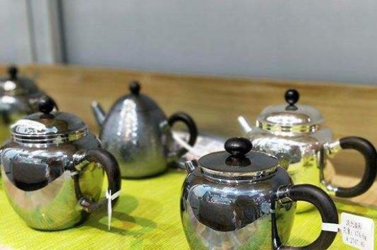 銀壺?zé)笏镉泻谏臇|西，為什么銀壺里有黑點(diǎn)