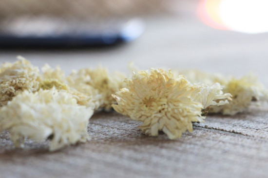 菊花茶買小朵還是大朵，泡茶用的小菊花和大菊花哪個好