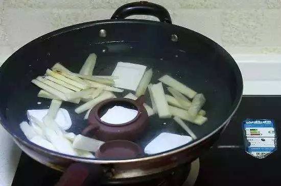 開壺放豆腐是錯誤的，新買的紫砂壺正確開壺建議