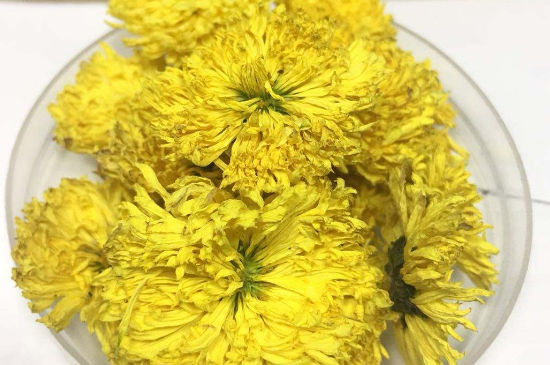 菊花茶大朵小朵有什么區(qū)別，菊花喝大朵還是小朵？