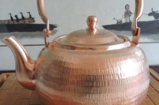 用銅壺?zé)惺裁唇?，銅壺煮水的兩大忌諱和好處