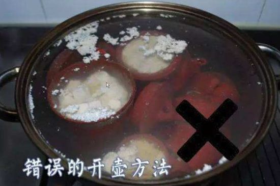 開壺放豆腐是錯誤的，新買的紫砂壺正確開壺建議