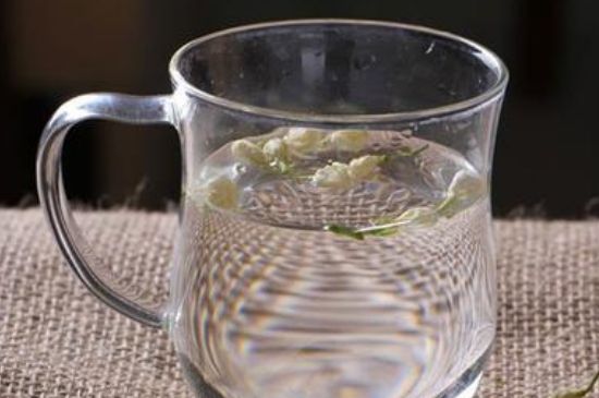 茉莉泡水禁忌，茉莉干花泡水的功效與禁忌