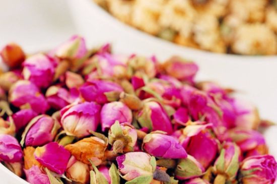 玫瑰花的最佳搭配，喝玫瑰花茶搭配什么喝好？