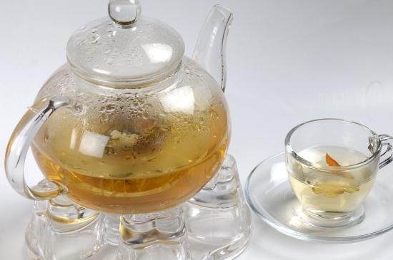 經(jīng)常菊花泡水好嗎，喝菊花茶有什么好處？