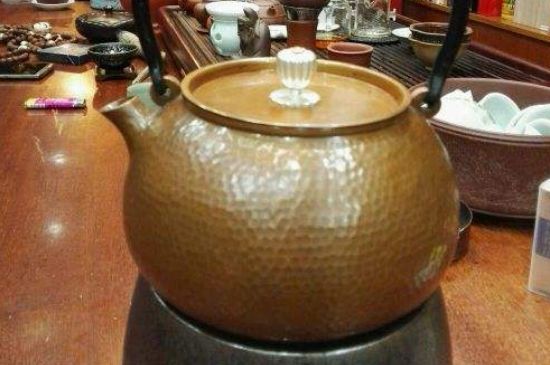用銅壺?zé)惺裁唇?，銅壺煮水的兩大忌諱和好處