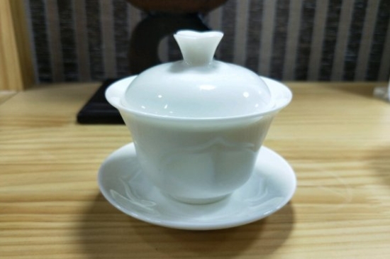 常見(jiàn)的七大材質(zhì)的茶具優(yōu)缺點(diǎn)，用什么材質(zhì)的茶具泡茶最好？