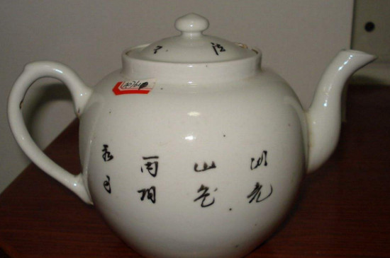 瓷壺適合泡什么茶，瓷器茶具喝什么茶好