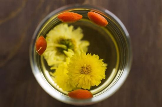 菊花茶的最佳搭配有哪幾樣，菊花茶和什么搭配喝效果好？