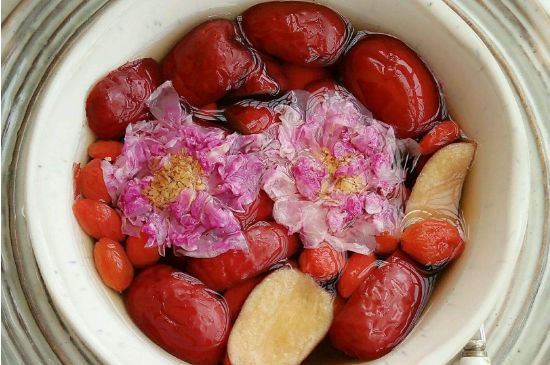 喝玫瑰花茶能祛斑嗎，玫瑰花茶有祛斑的功效嗎？