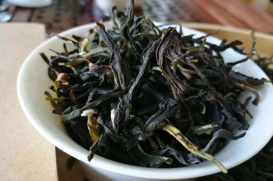 鴨屎香單叢雪片茶的特點，鳳凰雪片茶有什么特點？