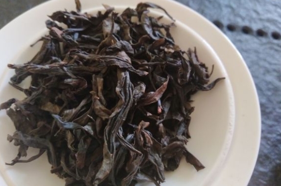 為什么喝巖茶會(huì)上火，巖茶喝多上火怎么辦？