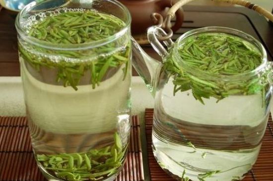 竹葉青和雀舌哪個貴，竹葉<a href=http://m.cikucha.com/fenlei/wulongcha/ target=_blank class=infotextkey>青茶</a>貴嗎？