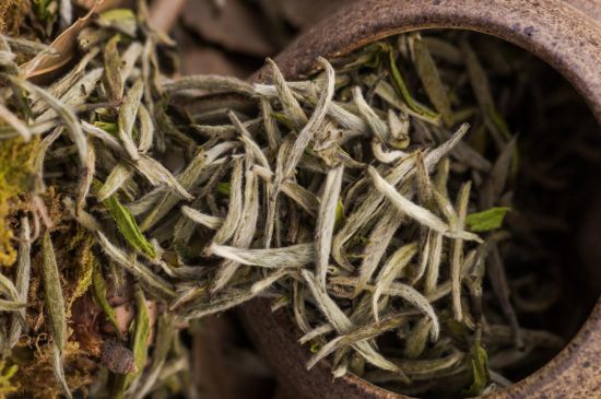 福鼎白茶要喝老的嗎，為什么喝白茶要喝老茶存新茶？