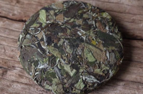 怎么撬老白茶茶餅不容易碎，福鼎白茶如何撬茶方法