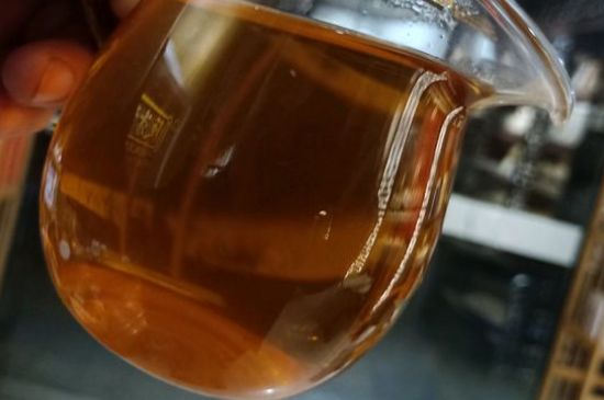 一天什么時(shí)候喝黑茶最好，喝黑茶一天最佳時(shí)間和季節(jié)