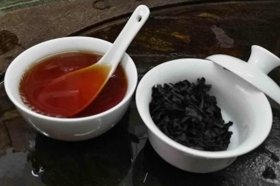 肉桂茶和大紅袍哪個貴，武夷山肉桂與大紅袍的價格比較