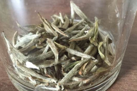 白毫銀針年份越久越好嗎，銀針白毫是否越陳越好
