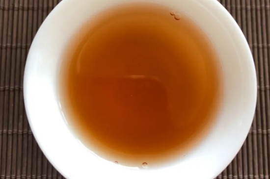 老白茶上火還是去火？夏季喝煮的老白茶會(huì)容易上火！