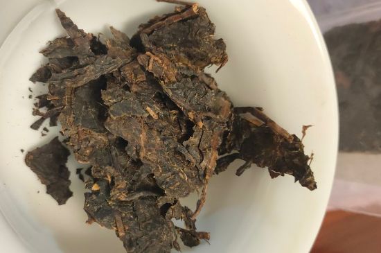 一天什么時(shí)候喝黑茶最好，喝黑茶一天最佳時(shí)間和季節(jié)