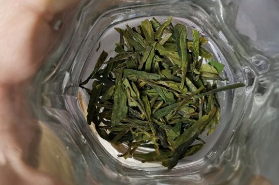 龍井茶放二年了能喝嗎，過期龍井茶的妙用！