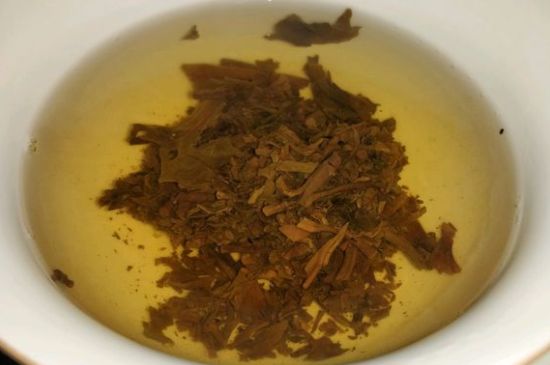 女人喝紅茶好還是喝普洱茶好，普洱茶和紅茶哪個(gè)適合女人喝