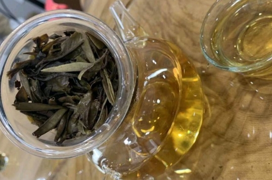 白茶三年為藥七年為寶的原理，為什么說一年茶三年藥七年寶？