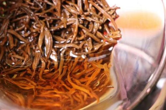 300塊錢的金駿眉能喝嗎，兩三百多金駿眉和一千多區(qū)別