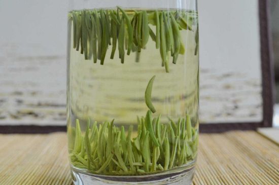 雀舌和竹葉青的區(qū)別，雀舌對比竹葉青圖片