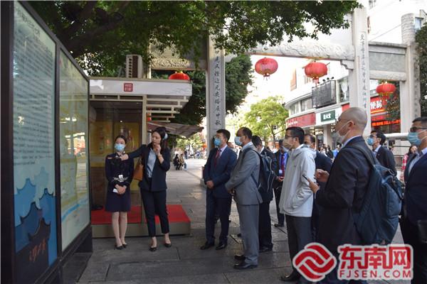 外國(guó)駐華使節(jié)一行參觀三坊七巷